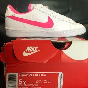 Nike Tennis Classic NIB Size 5Y